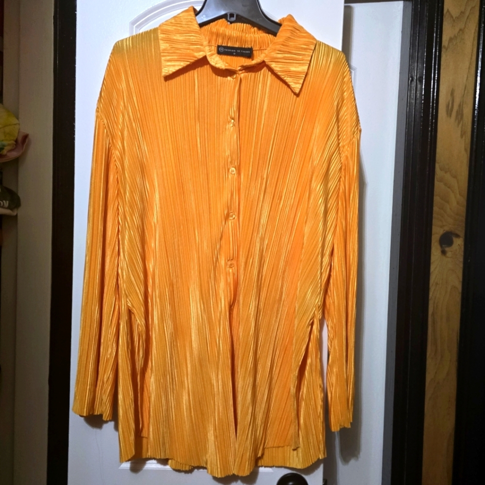 Fashion To Figure Women's Orange Pleated Plus Size Button-Up Blouse In Size 0